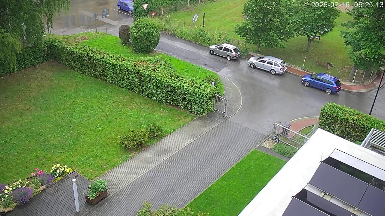 Live webcam view of Elevated Garden and Driveway View