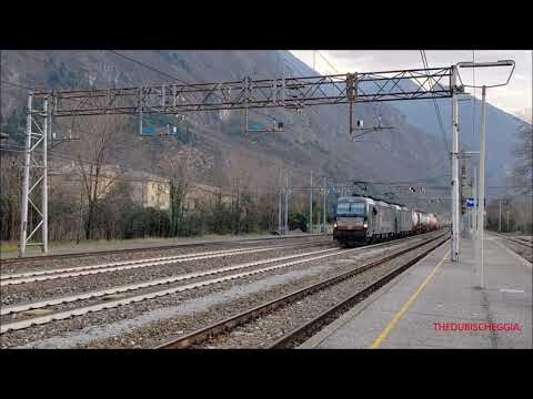 LA STROMBAZZATA DELLA E.193 IN DOPPIA CON MERCI A PERI (VR) LINEA DEL BRENNERO. 3 - 3 - 2023.