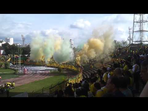 "Salida Atlético Bucaramanga vs. Rionegro 10/02/13" Barra: Fortaleza Leoparda Sur • Club: Atlético Bucaramanga