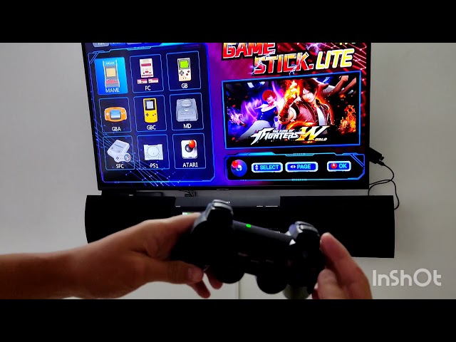 Vídeo relacionado con Consola de Juegos Retro Inalámbrica, Nueva Versión 2026, Dongle HDMI 4K, 9 Emuladores Incorporados, 20000+ Juegos Preinstalados, Set con 2 Mandos Negros (128G 40000Games)