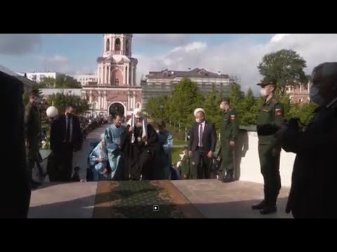 Russian Army welcomes the Patriarch of Moscow before the Liturgy