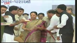 preview picture of video 'Gujarat CM inaugurates different developmental work for water distribution in Bansakantha'