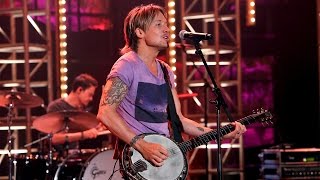 Keith Urban Performs &#39;Wasted Time&#39;
