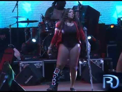Destra and Alison Hinds on stage