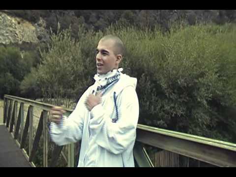 Under Mc -B2 Crew- Plumas de metal.