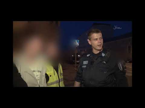 Poliisit Pori - Pori Jazzeilta noudetaan raudoitettuja