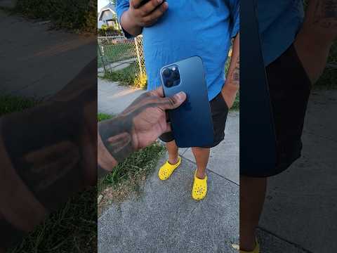 er hat mir ein iPhone 12 Pro Max für 100 Dollar verkauft