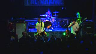 Neck Deep - "Over And Over" LIVE at The Garage