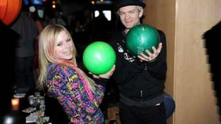 AVRIL LAVIGNE... likes to bowl