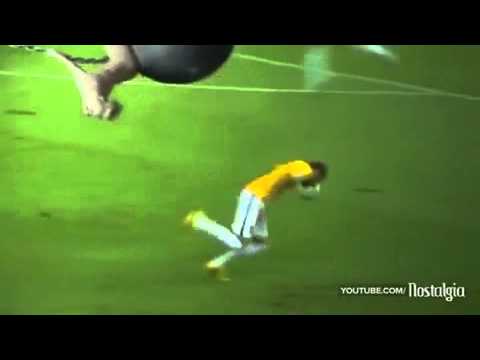 Neymar fliegt auf den Boden