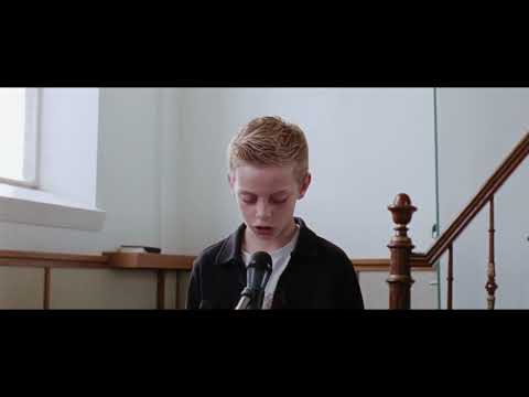 Ανάμεσα στις καλαμιές trailer