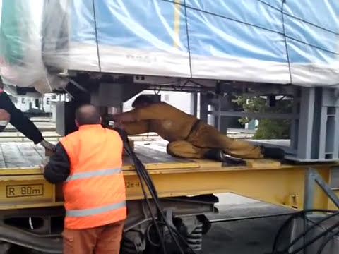 How to lift wagons  with a Hydraulic Jack