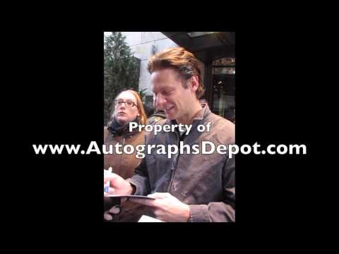 Justified star Jacob Pitts signing autographs in New York City (2013)