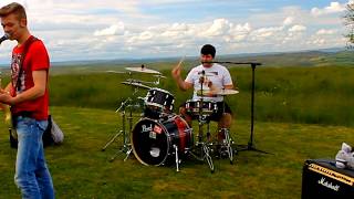 Sors Tes Couverts - Le Petit Ane Gris [CLIP] (Hugues Aufray)