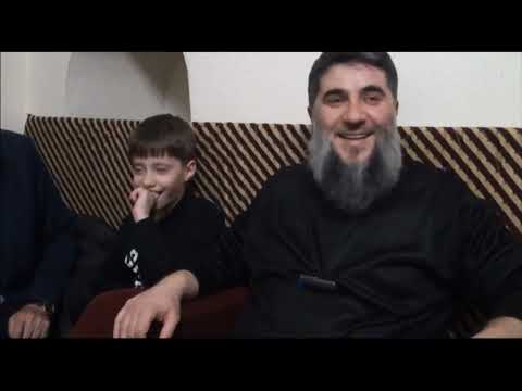 Komike - Ejmeni, djali i Hoxhës Muharem Ismaili pyet: Edhe sa kena me ndejtë? - MashAllah