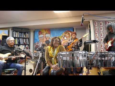 Mari Bersatu by Naomi Boeloerdity, Wim Lohy, Rudy de Queljoe, Alvin Manuhuwa, PeLuSoPa