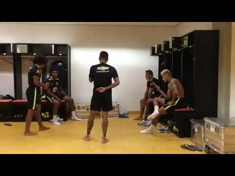 Neymar and Teammates do the Running Man Challenge
