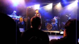 Little Dragon - Blinking Pigs