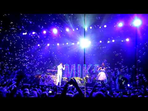 MIKA - Happy Ending (Estonia, Tallinn live 2010 Imaginarium tour) BUBBLE GIG