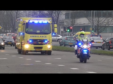 Mobile Intensive Care Unit 13-301 onder Politie begeleiding vanaf het SGHZ in Haarlem