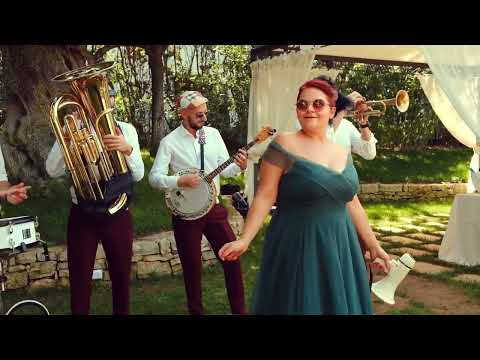 Roaming Band in Puglia, Italy with Female Singer - The Popinjays #fixthemusic #popinjays #puglia