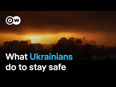 烏克蘭人用創意應對俄羅斯的夜間無人機襲擊 | DW News (Ukrainians get creative to cope with Russia's nightly drone attacks | DW News)
