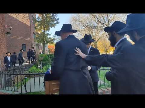 חלוקת דולרים להוספה בצדקה • כ"א חשון תשפ"א