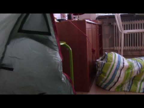 MongoTV_2518 - Del 3 - HJEMMECAMPING - FORSØGER IGEN SLÅ TELT OP I STUEN