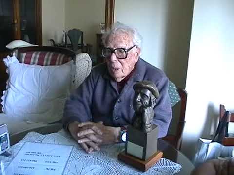 Vídeo: Francisco Fernández del Riego, Francisco Fernández Rei e Luís Rei conversan do domicilio de don Paco en Vigo.