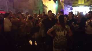 preview picture of video 'La vera pizzica in piazza san giorgio(Melpignano)'