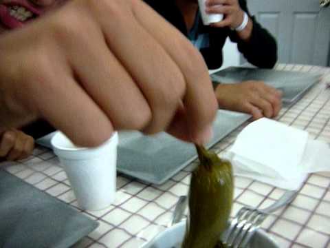 Luisga y Los Ajenos, Relaciones entre el Narco y el Chile picante