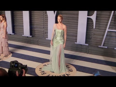 Rosie Huntington Whiteley on the Red Carpet for the 2018 Vanity Fair Oscar Party in Los Angeles