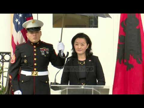 Flet Yuri Kim për herë të parë si ambasadore, mesazhi në shqip: Ne jemi ende me ju, krahë për krahë