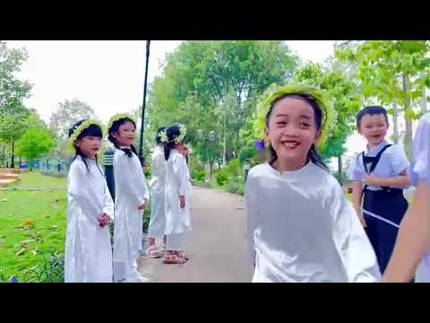 Lớp lá ra trường 2023