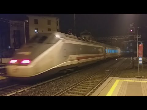 Transito lento treno Intercity sun,2 e414 dts,fredda serata,pioggia e nevischio a Ronco Scrivia