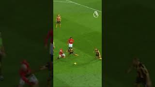 Don’t get in the way of #Rooney and a drop ball 😳 #PremierLeague #manchesterunited