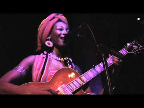 Fatoumata Diawara - Nayan live at Jazz Cafe