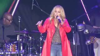 Anastacia &quot;Caught In The Middle&quot; live for Aldi, 07.09.17