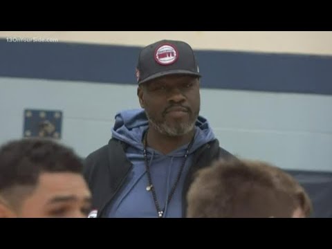 Ben Wallace visits Special Olympics Michigan basketball players at new facility