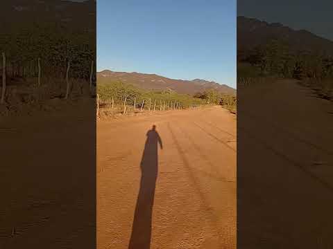 recorriendo una calle a un lado de la guardia nacional, en choix sinaloa