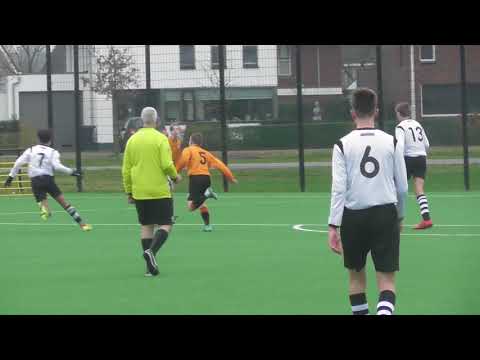20 jan 2018 VV De Meern JO17-4 - Maarssen JO17-2 vriendsch  3-3 wordt lekker getikt