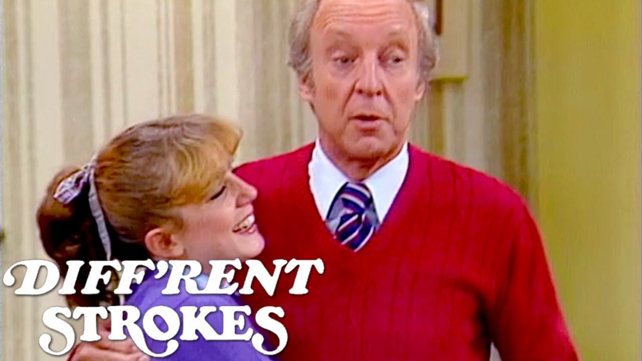 Diff'rent Strokes | The Drummonds Exchange Christmas Presents | Classic TV Rewind
