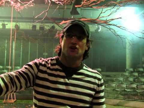 Alexandre Slaviero em peça A Bala na Agulha no Tuca