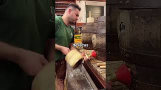 No testamento, o advogado perguntou qual de nós é o neto verdadeiro.