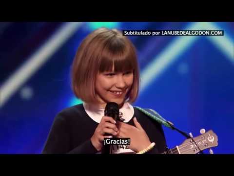 Niña con ukelele sorprende al mundo con una voz extraordinaria #GraceVanderwal