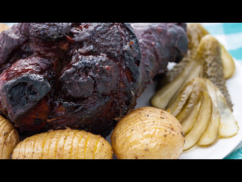Pork knuckle with dark beer (vepřové koleno)