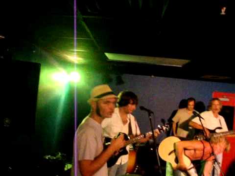 Sam Glass performing shirtless at the Jellyfish at Perdido Key with Reed Lightfoot