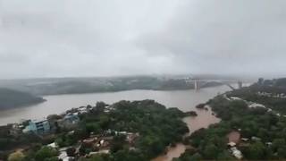 Alerta por crecida del río Paraná: 60 familias evacuadas en Ciudad del Este