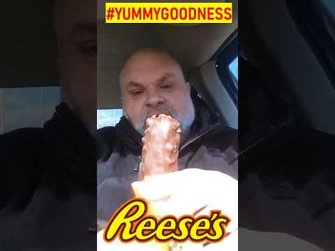 TRY THIS! Reese's CRISPY CRUNCH King Size Peanut Butter Candy Bar #shorts #chocolate #yummygoodness