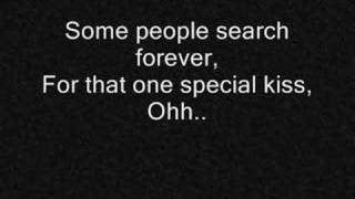 Kelly Clarkson - A Moment Like This
